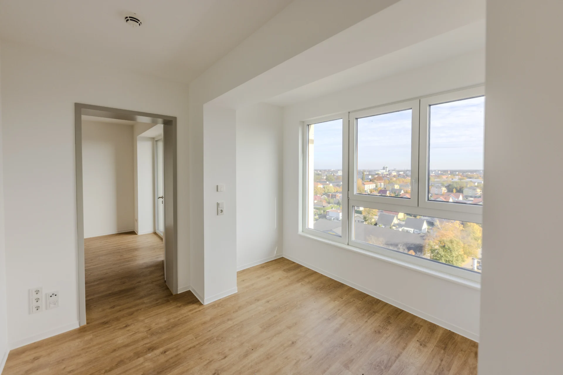 Cottbus_Lebensglück_Hochhaus_2-Zimmer-Whg_Durchgang