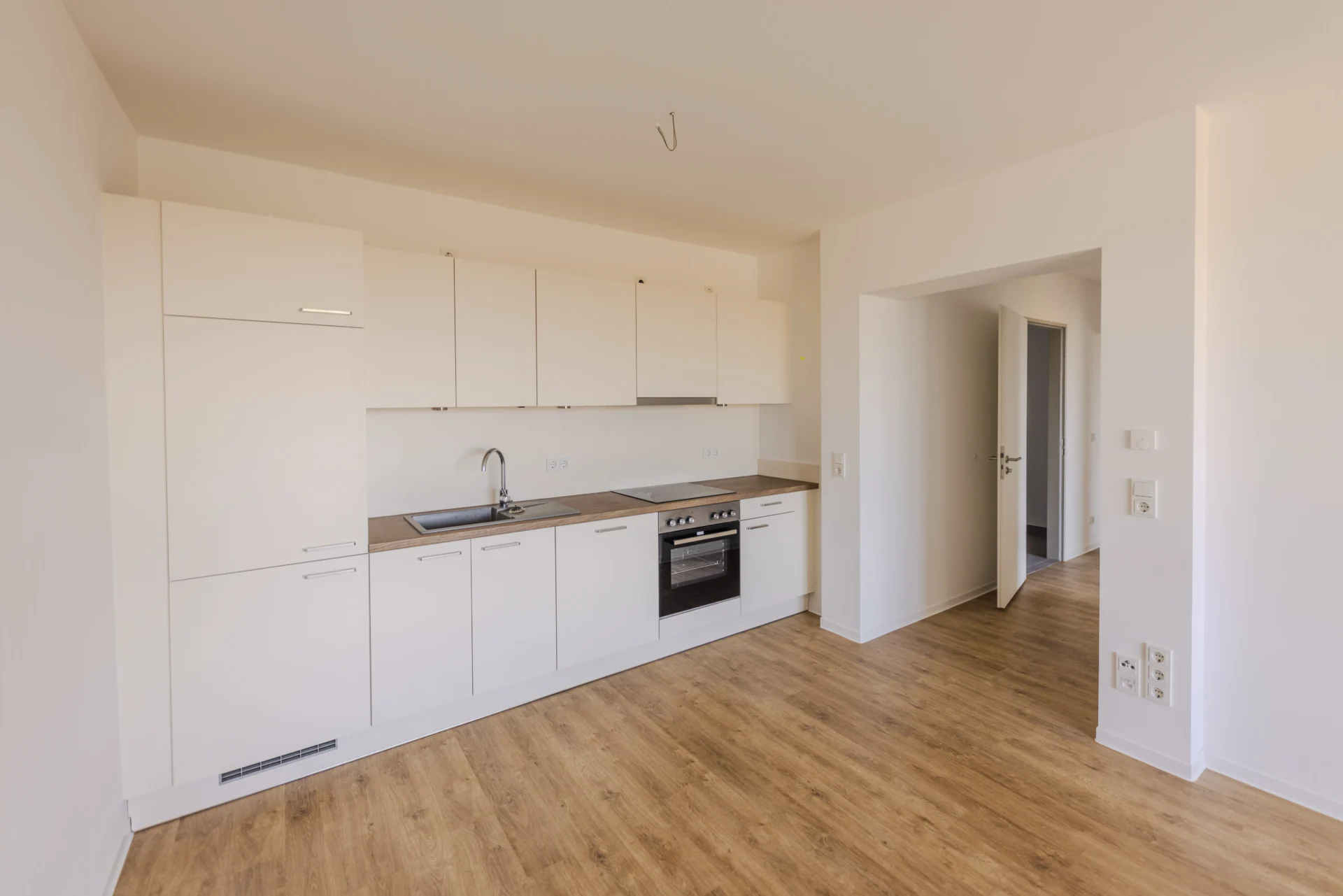 Cottbus_Lebensglück_Hochhaus_2-Zimmer-Whg_Durchgang