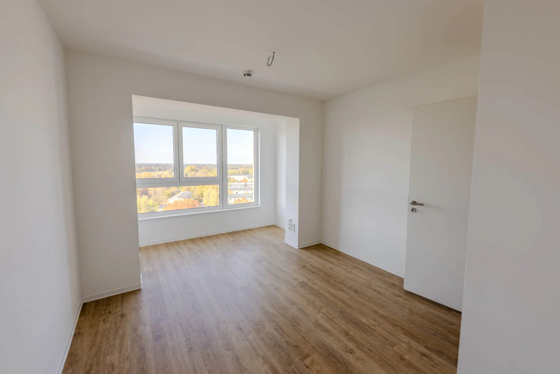 Cottbus_Lebensglück_Hochhaus_2-Zimmer-Whg_Durchgang