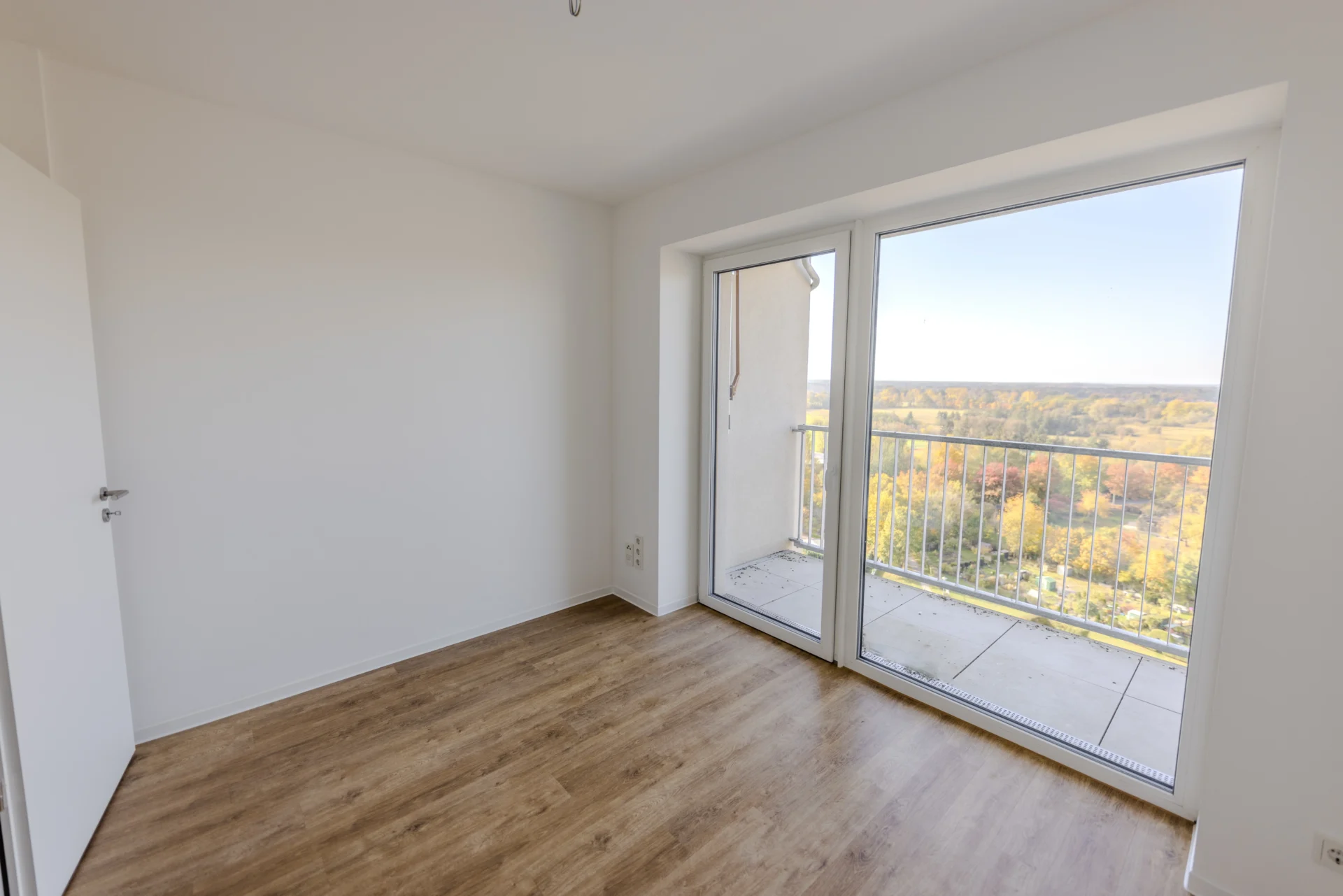 Cottbus_Lebensglück_Hochhaus_2-Zimmer-Whg_Durchgang