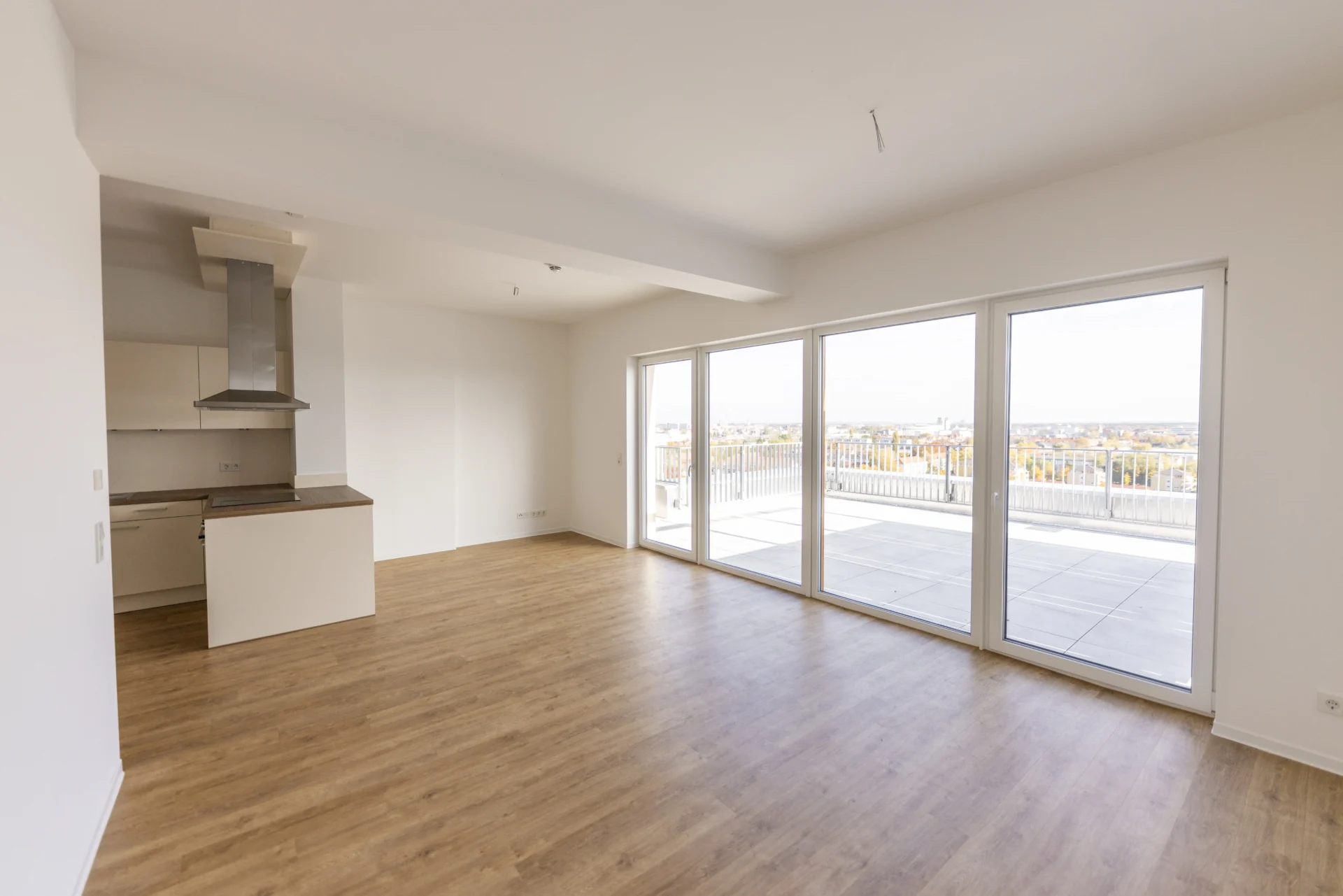 Cottbus_Lebensglück_Hochhaus_2-Zimmer-Whg_Durchgang