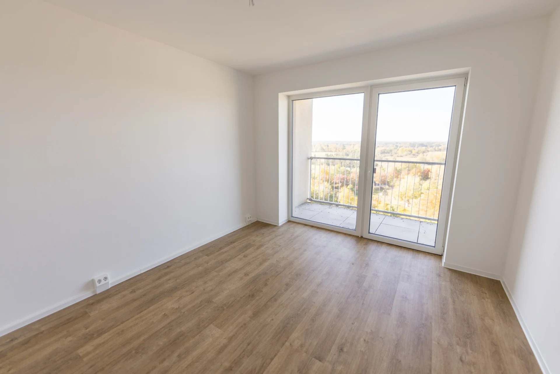 Cottbus_Lebensglück_Hochhaus_2-Zimmer-Whg_Durchgang
