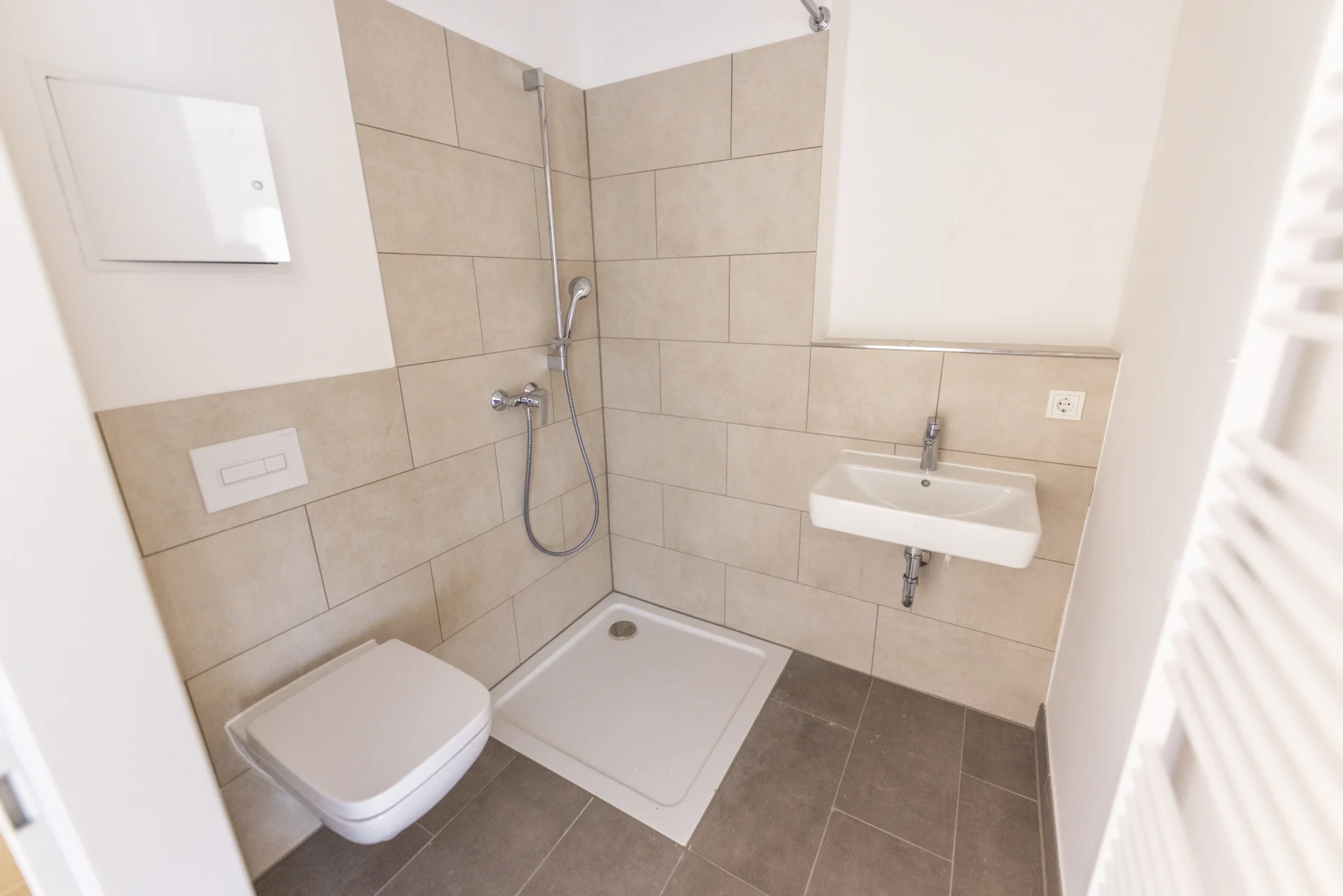 Cottbus_Lebensglück_Hochhaus_2-Zimmer-Whg_Durchgang