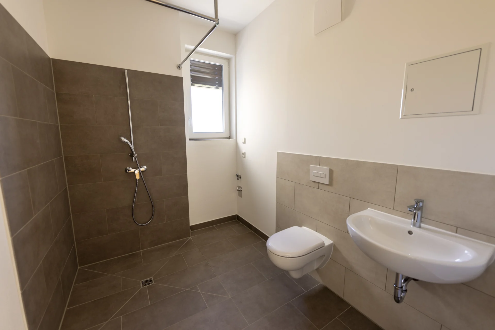 Cottbus_Lebensglück_Hochhaus_2-Zimmer-Whg_Durchgang