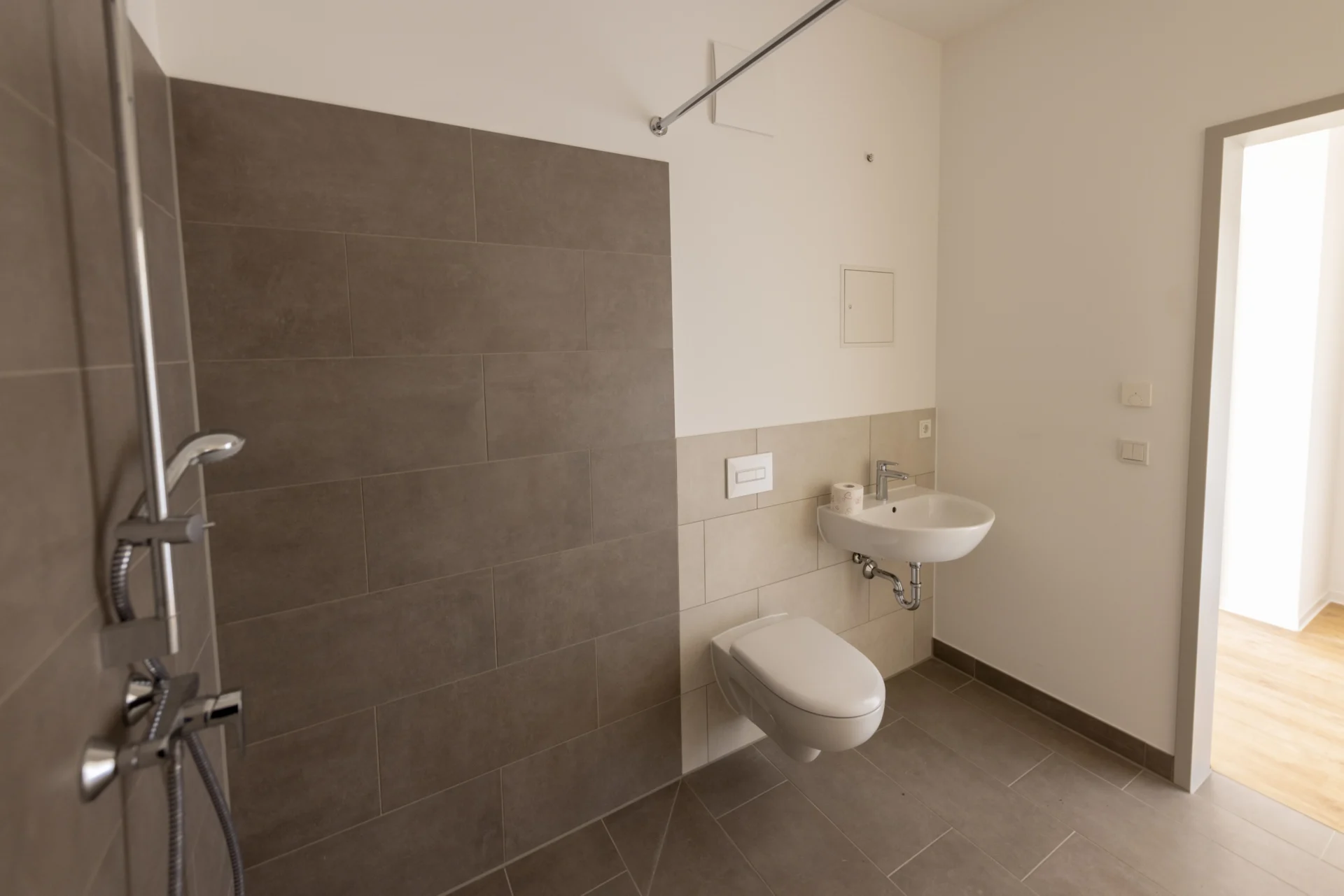 Cottbus_Lebensglück_Hochhaus_2-Zimmer-Whg_Durchgang