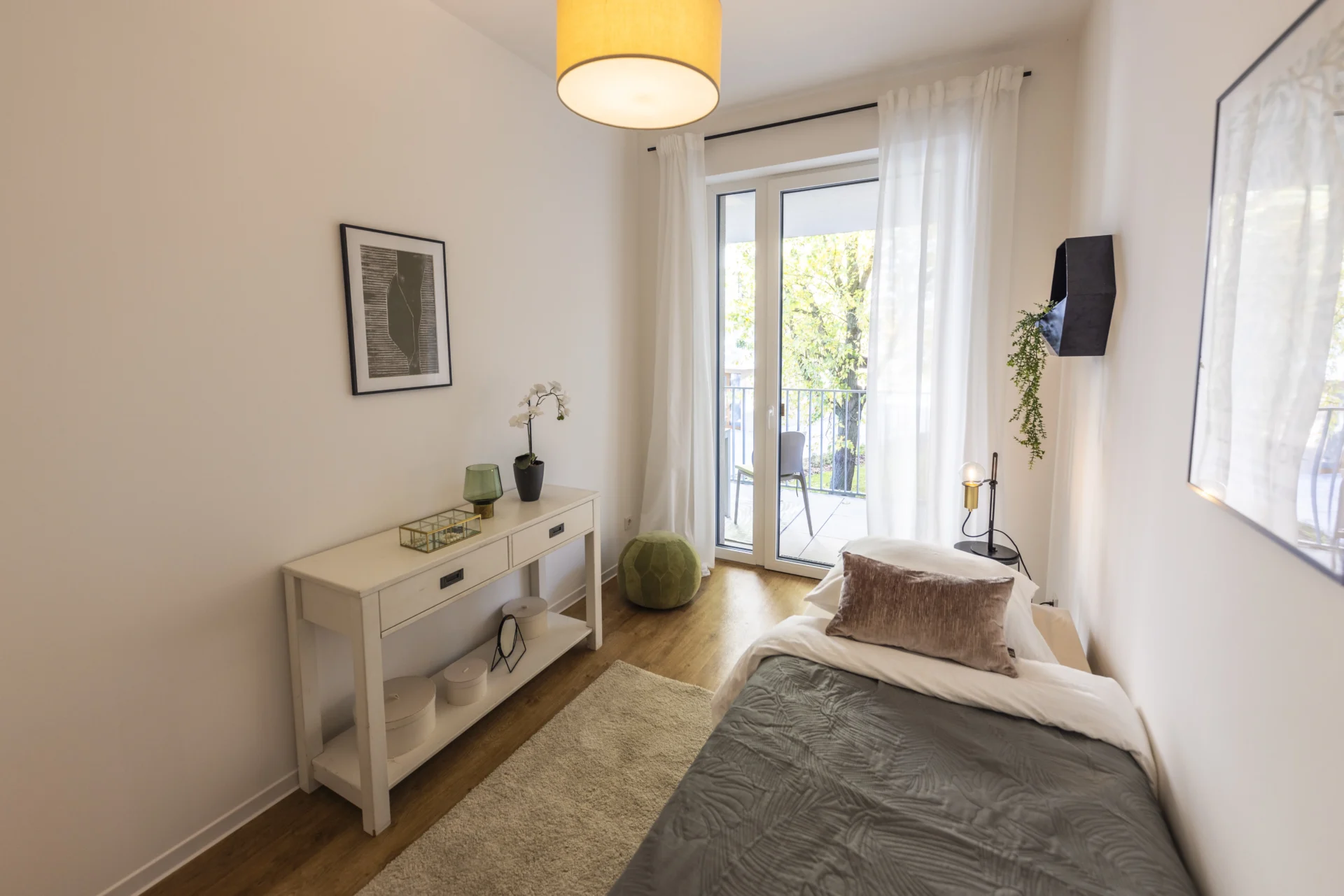 Cottbus_Lebensglück_Hochhaus_2-Zimmer-Whg_Durchgang