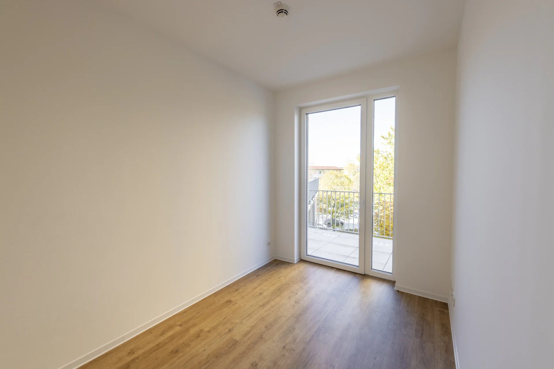Cottbus_Lebensglück_Hochhaus_2-Zimmer-Whg_Durchgang