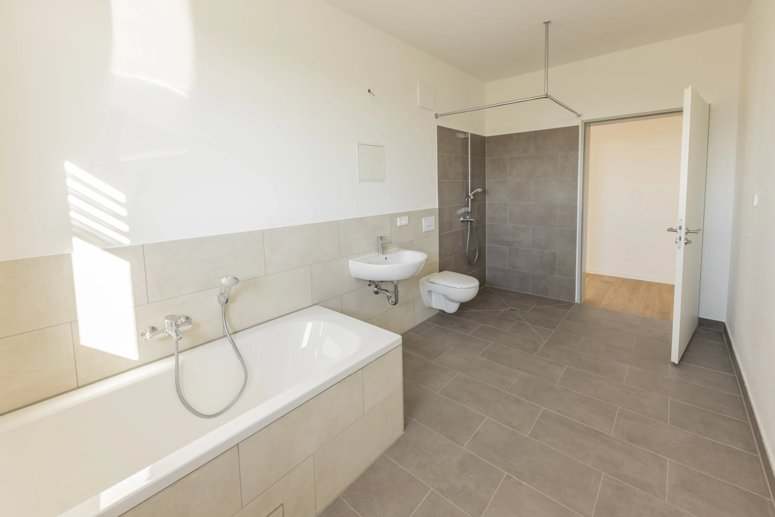 Cottbus_Lebensglück_Hochhaus_2-Zimmer-Whg_Durchgang