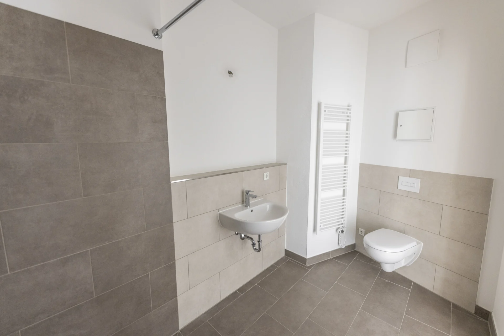 Cottbus_Lebensglück_Hochhaus_2-Zimmer-Whg_Durchgang