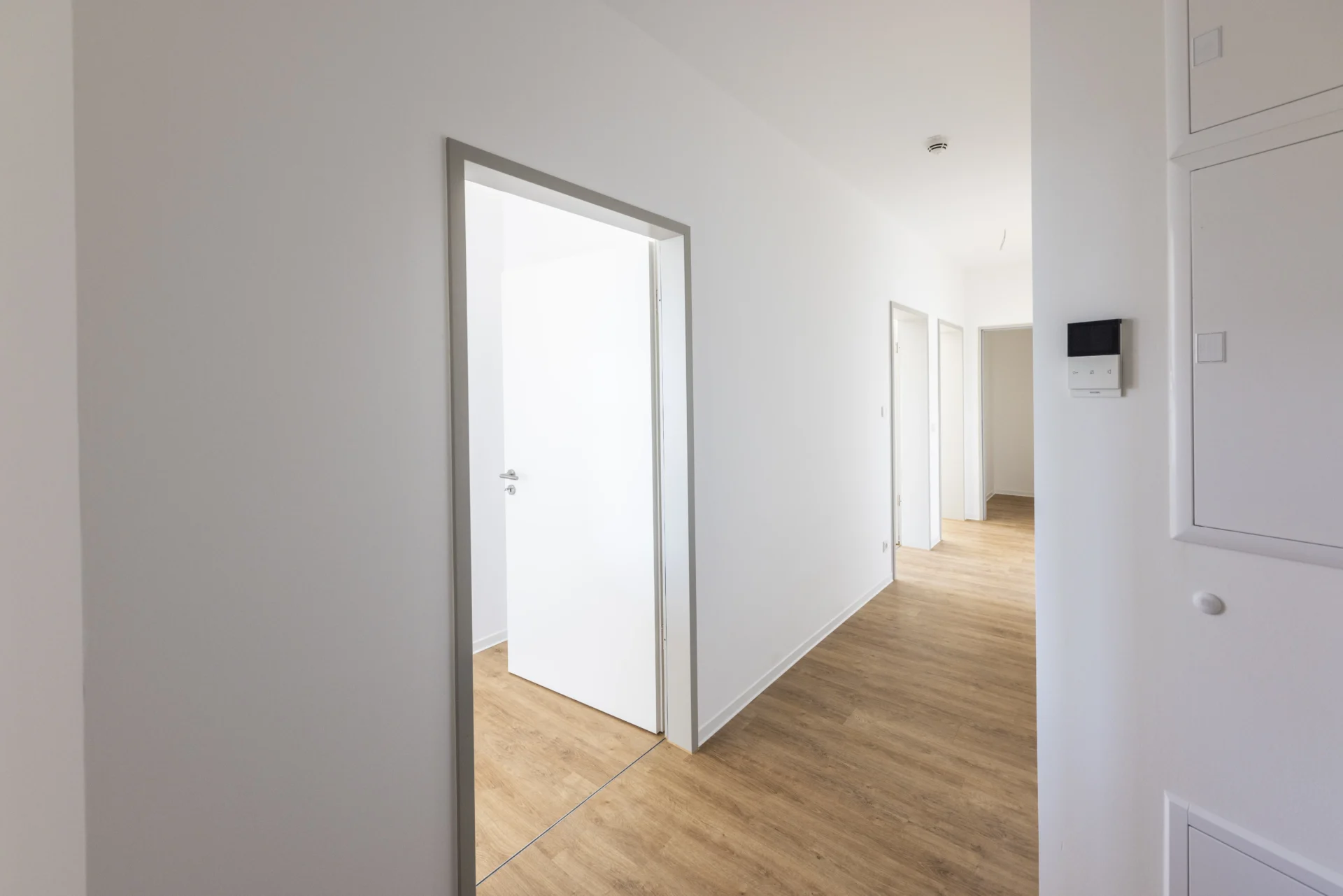 Cottbus_Lebensglück_Hochhaus_2-Zimmer-Whg_Durchgang